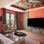 Colon, A Gran Melia - The Leading Of The World