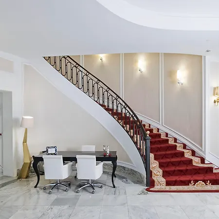 Colon Gran Melia - The Leading Of The World