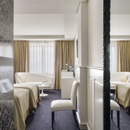 Colon Gran Melia - The Leading Of The World