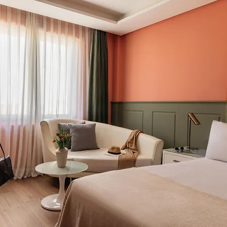 Colon, A Gran Melia - The Leading Of The World