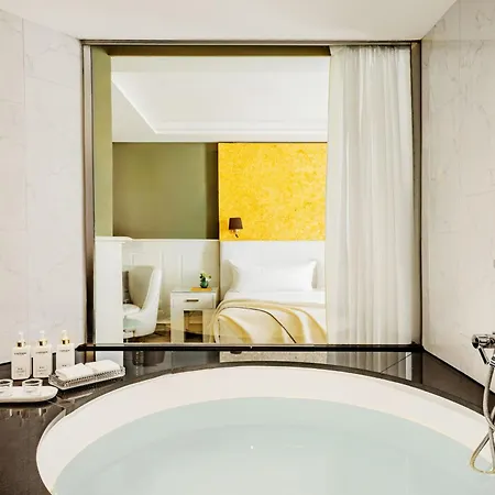 Colon, A Gran Melia - The Leading Of The World Отель Севилья