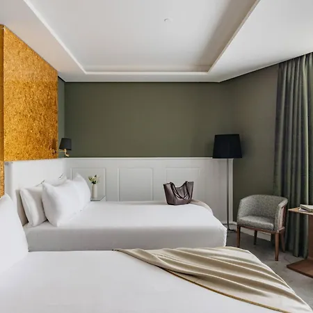 Colon, A Gran Melia - The Leading Of The World
