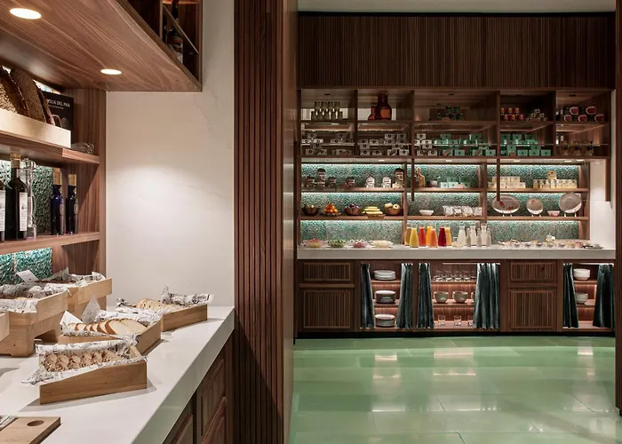 Отель Colon Gran Melia - The Leading Of The World Севилья