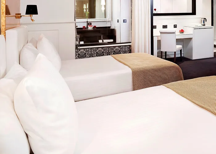 Colon Gran Melia - The Leading Of The World